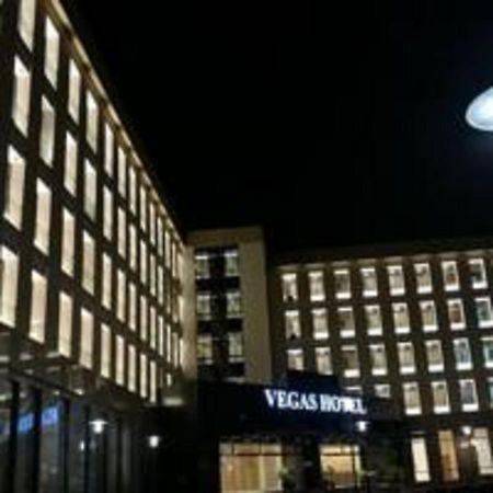 Vegas Hotel - Nay Pyi Taw Naypyidaw Экстерьер фото
